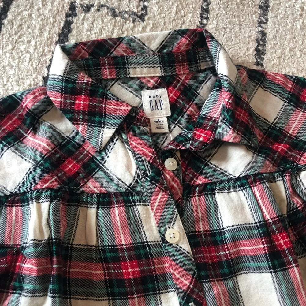 Gap plaid button down shirt NWT